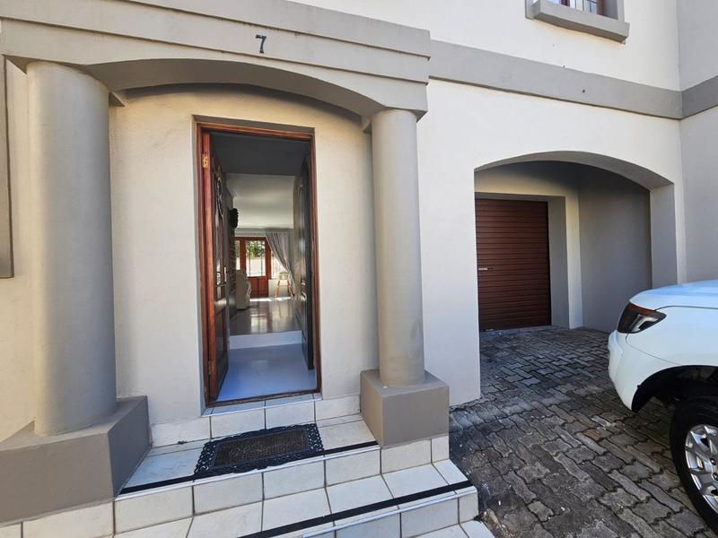 3 Bedroom Property for Sale in Paradise Beach Eastern Cape